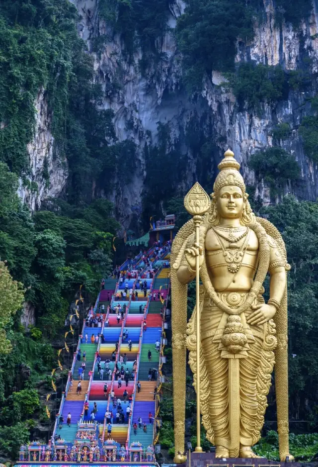 คู่มือเที่ยว Batu Caves ในกัวลาลัมเปอร์ | พร้อมเส้นทางรถไฟฟ้า