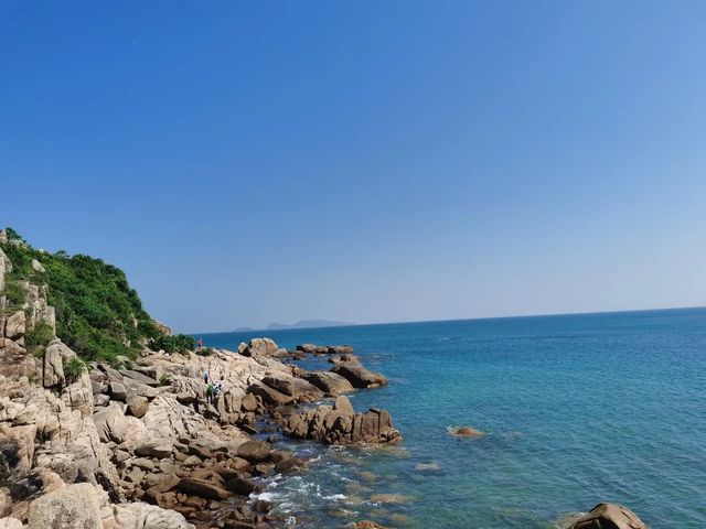 踩著細沙踏浪，徒步“醉美海岸線”