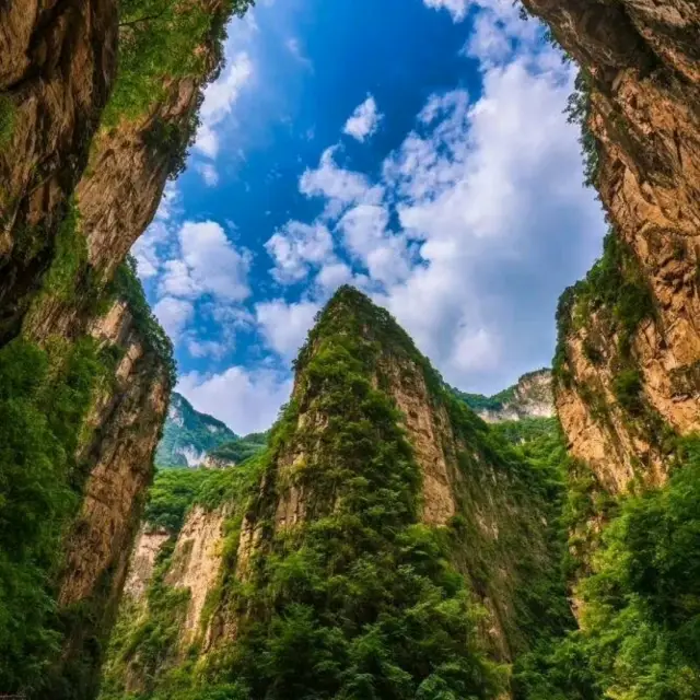 探索太行秘境：八泉峡的绝美风光与惊险探险之旅！