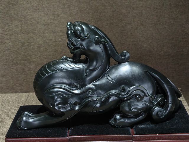 逛一逛和田玉博物館。