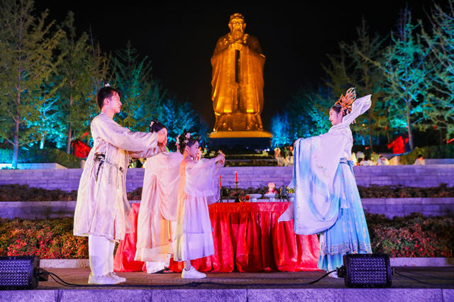 尼山聖境中秋拜月祈福。