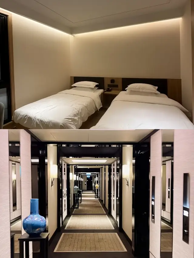 This hotel is simply amazing! I want to give it a big thumbs up! 