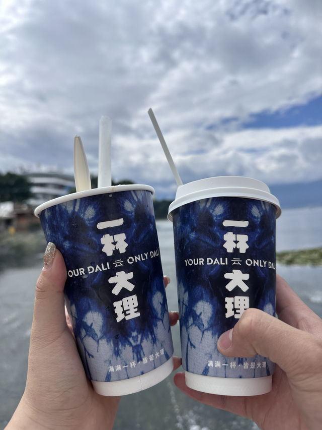 一齊去嗨翻大理吧！✨寶子們，一定要來大理感受一次風花雪月的浪漫呀！這裡有超多絕美的景點等你來打卡。💖今天就給大家分享大理的這些寶藏地，快收藏起來吧。🌟
