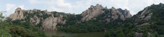The largest stone formation in Chaya Mountain, the entire peak resembles a dragon flying in the sky, with its head turned back, hence the name. 