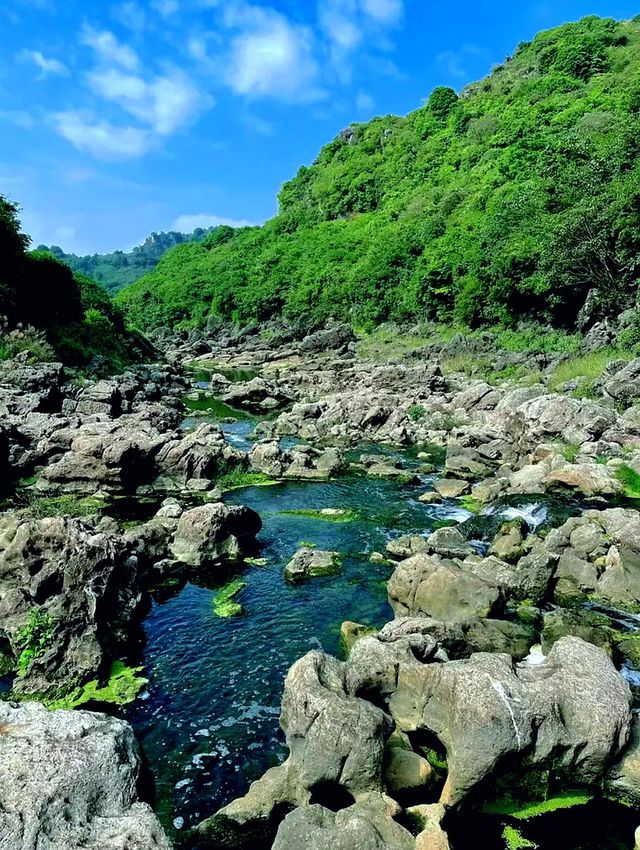 陸良推薦行山路線小疊水瀑布。