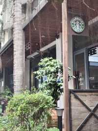 星巴克臻選店～園區回憶的精神標地。