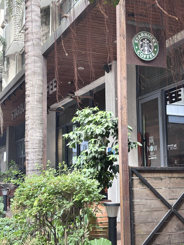 星巴克臻選店～園區回憶的精神標地。