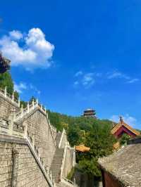 仰望壯麗佛像，感受中原大佛的神聖震撼