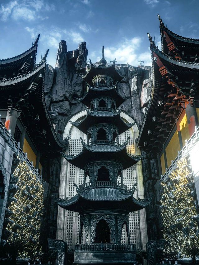 【上海秘境】東林寺：金碧輝煌中的寧靜禪意。