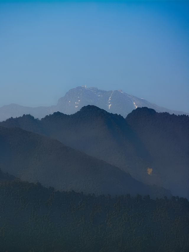 峨眉山最美湖景溫泉，還能眺望峨眉山金頂。