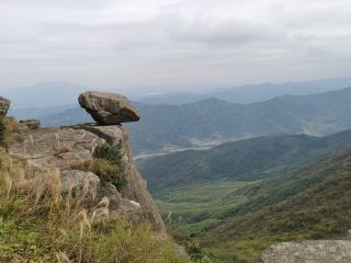 Zixuan Cave - Mount Yuhua is an ideal place for hiking and camping