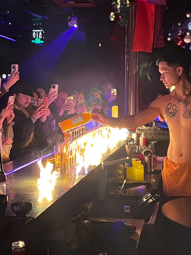 西安還是太超前了!居然在酒吧欣賞到了絕美鋼管舞! 西安還是太超前了!居然在酒吧欣賞到了絕美鋼管舞!