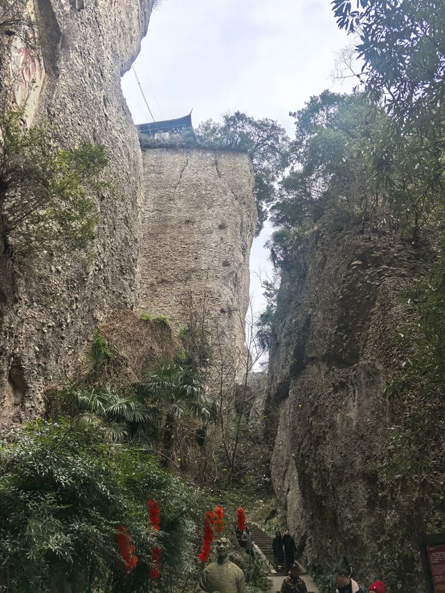 綿陽周邊遊｜竇圌山、武都鎮一日遊，登高望遠，祈福觀奇