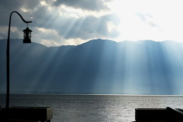 大理嘅天空唔需要濾鏡喺海上小屋坐睇雲卷雲舒