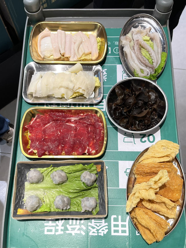 粥底是靈魂，牛肉是頭牌 💕  中山的粥底火鍋果然遙遙領先！