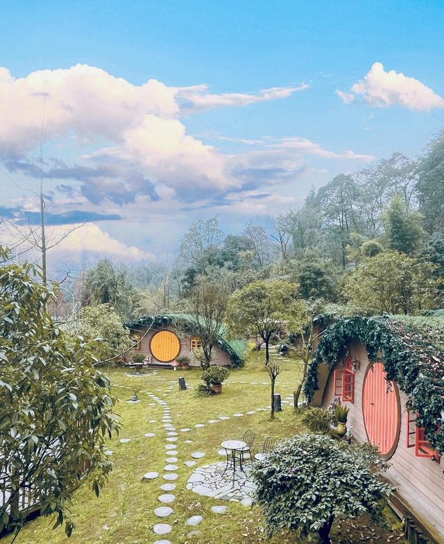 【成都1小時直達｜住進現實版哈比人童話村，私人湯泉+漢服打卡超好拍！】