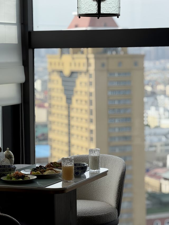 哈爾濱中央大街美侖美奐酒店｜25層雲端瞰江！新開業智能美學