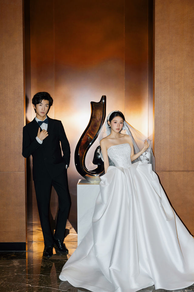 將婚禮搬到草坪上,心動不止一萬次。 將婚禮搬到草坪上,心動不止一萬次。