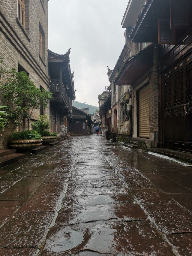 那年走在湘西古城的街道