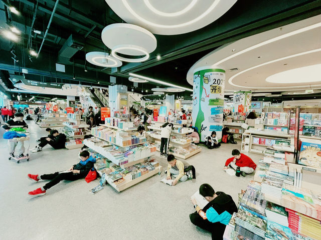 📚 深圳書城｜像百貨公司一樣的超大型書店！