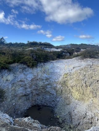 Auckland's Geothermal Wonder: The Perfect Arch of Wai-O-Tapu! 🌋⭕