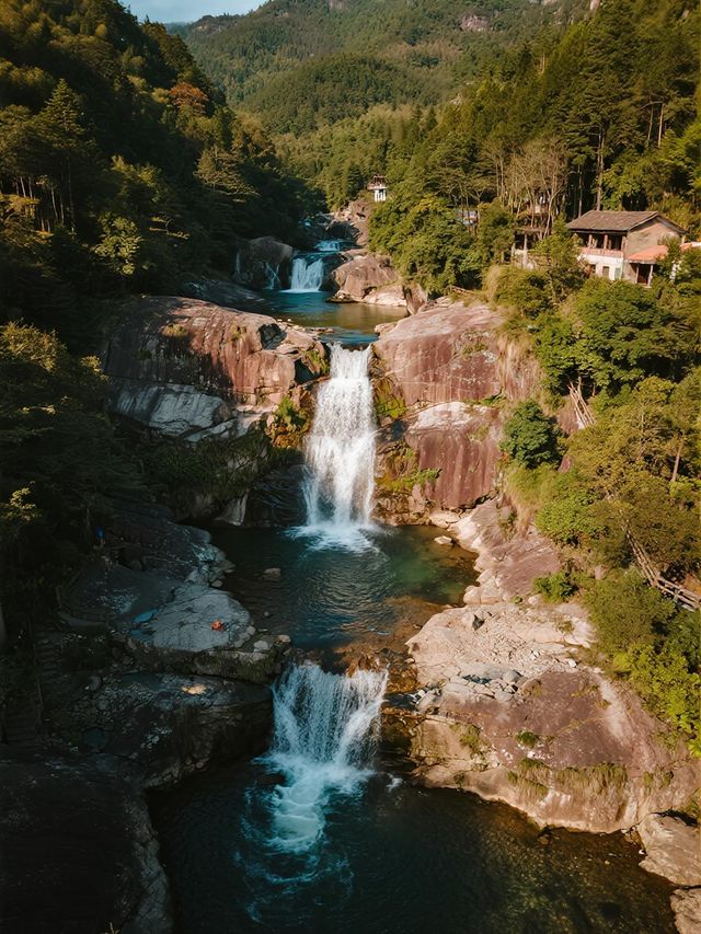 福州周邊小眾秘境！帶娃衝進23℃森林瀑布，彩虹下拍照美哭