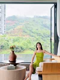 在版納雨林裡住進了現實版《飛屋環遊記》！