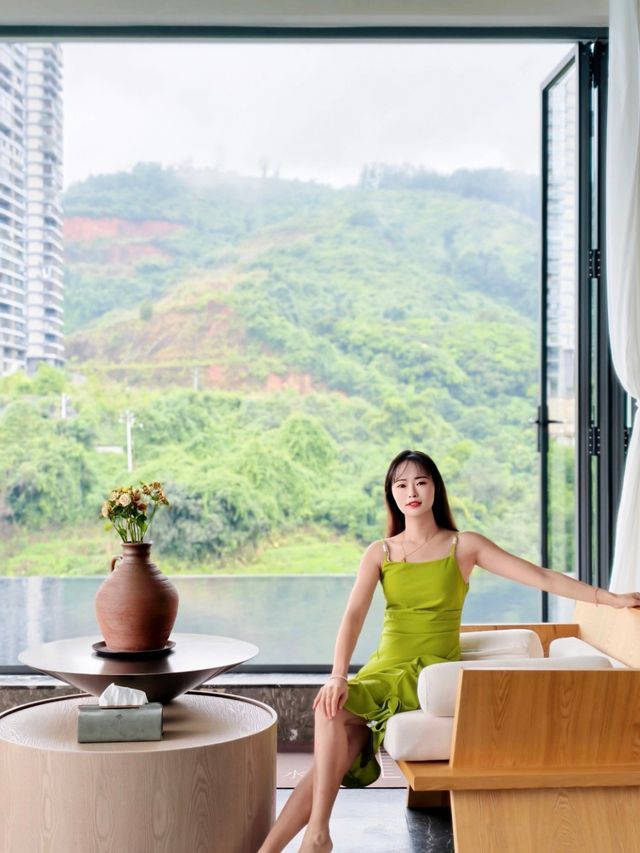 在版納雨林裡住進了現實版《飛屋環遊記》！