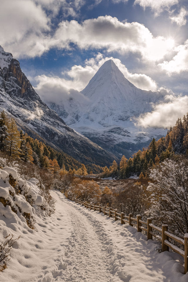 被狠狠種草!稻城亞丁的秋冬氛圍感絕了 被狠狠種草!稻城亞丁的秋冬氛圍感絕了
