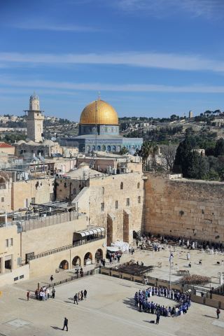 以色列：一半是海水一半是火焰