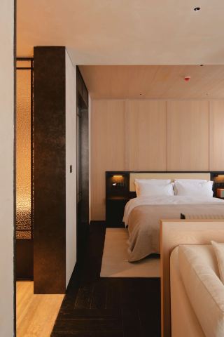 In Dali, I stayed in a courtyard that had been stolen by the wind.