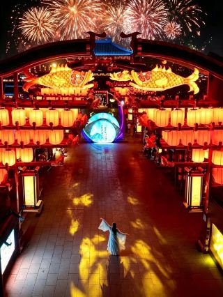 A summer retreat reminiscent of the Song Dynasty! The city lights in this Shandong area are so soothing and therapeutic. Who understands the frustration of traveling during summer vacation? Either scorching sun or rushing from one end to the other.