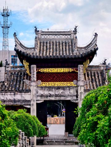 It only takes 5 minutes to walk through Liuchi Alley, but the story of Tongcheng has been told for 300 years.