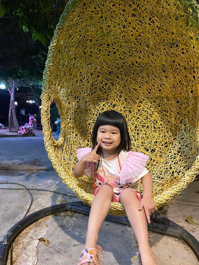 นั่งชิลล์  ยามเย็น ที่ mango house cafe&restaurant