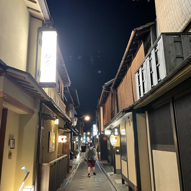 【京都府】夜と朝の先斗町！