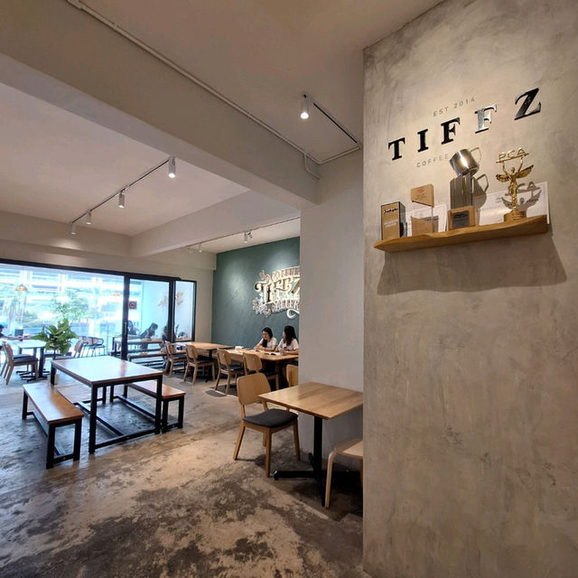 🦄 Cafe Hoppin': Tiffz Coffee Gallery