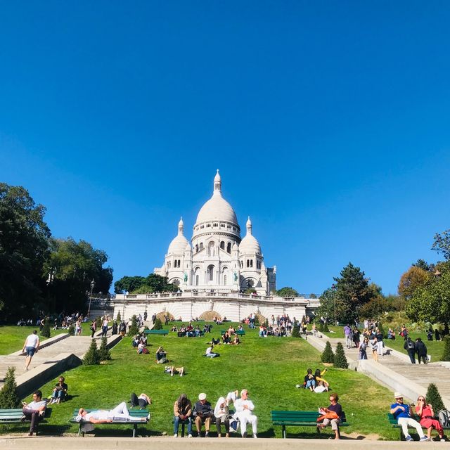 City walk to Montmartre In Paris ❤️