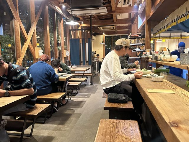 福岡・名島。『博多 濃麻呂 名島橋店』のとんこつラーメン。