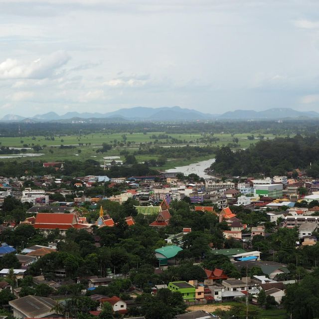 หนาวนี้ที่ อุทัยธานี ทำบุญไหว้พระวัดสังกัสรัตนคีรี