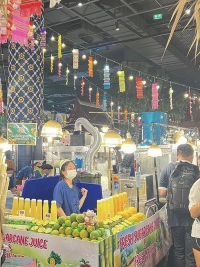 曼谷熱門景點 @ Icon Siam 嘅室內夜市