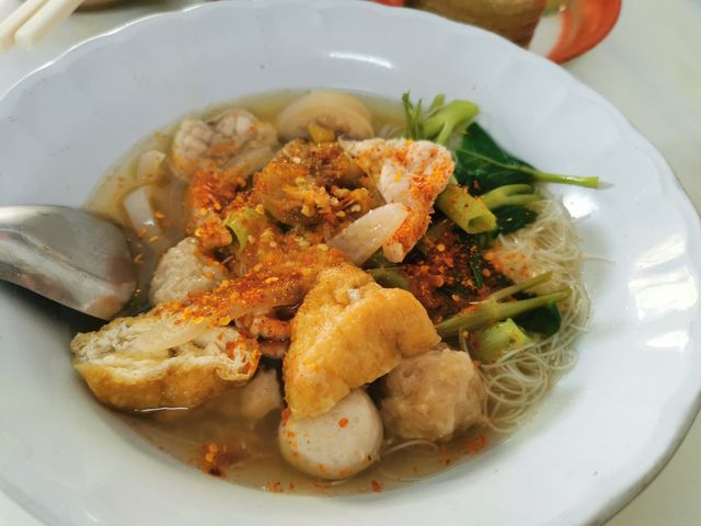 เที่ยวถนนนางงามสงขลา และหาดสิมิหลา