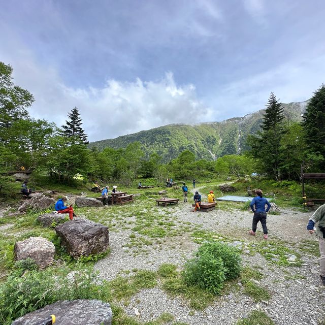 【山梨】伝説残る美しき池のテント場、白根小池小屋テント場