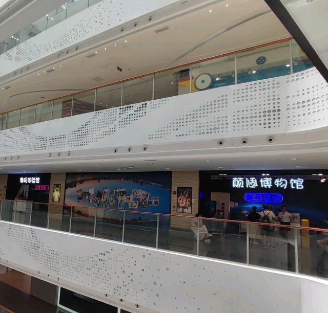 深圳城市廣場(科學館站F出口)~免費參觀旗袍館~顛倒博物館(付費)~國內品牌(駱駝)outlet