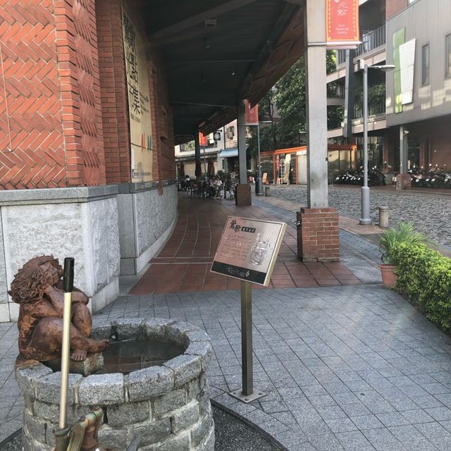 鷹歌光點美學館