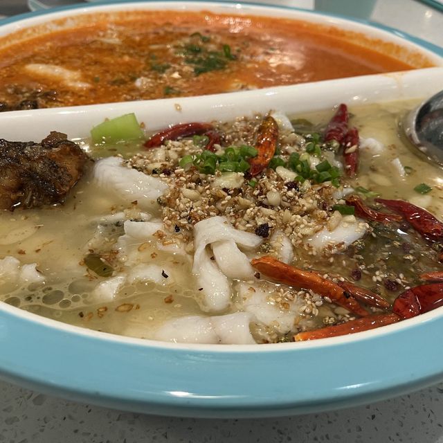 性價比高嘅鴛鴦酸菜魚🥸小食出品也不錯🫰🏻姚姚酸菜魚🐟