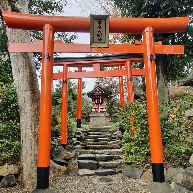奈良郡山古老的八幡神社