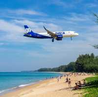 ถ่ายรูปเครื่องบินกำลังร่อนลง ณ หาดไม้ขาว ภูเก็ต