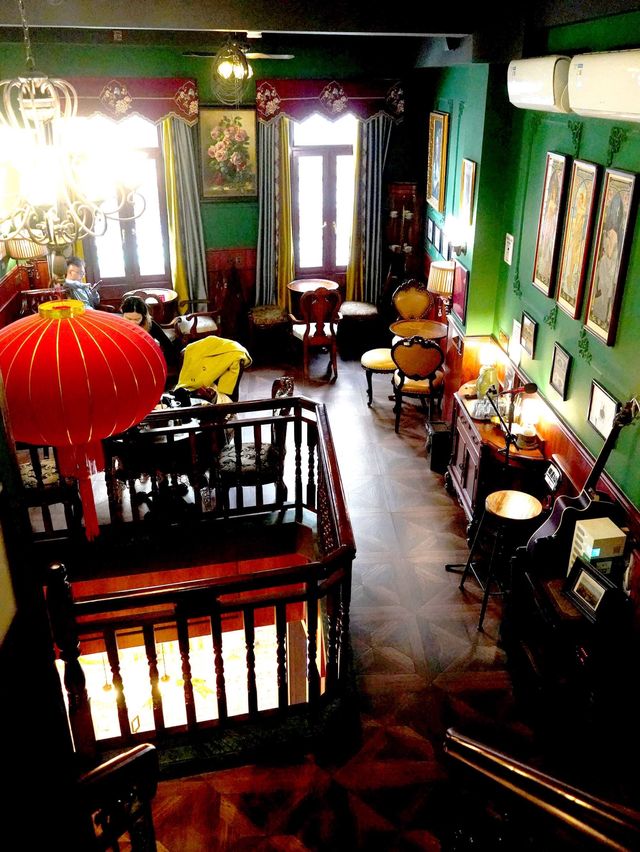 超有老上海復古法國味道的老店「伊樓咖啡館」