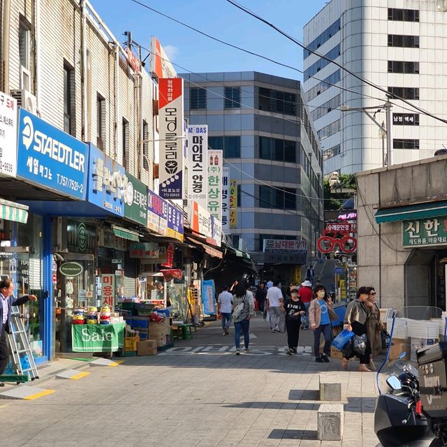 Shopping At Namdaemun Market 