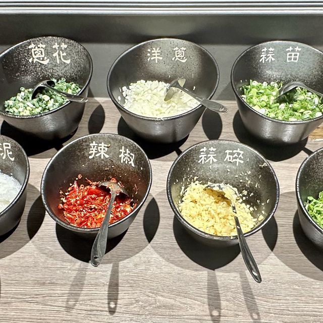 三重市仁愛街（哈帕時尚火鍋）酸菜魚.非吃不可
